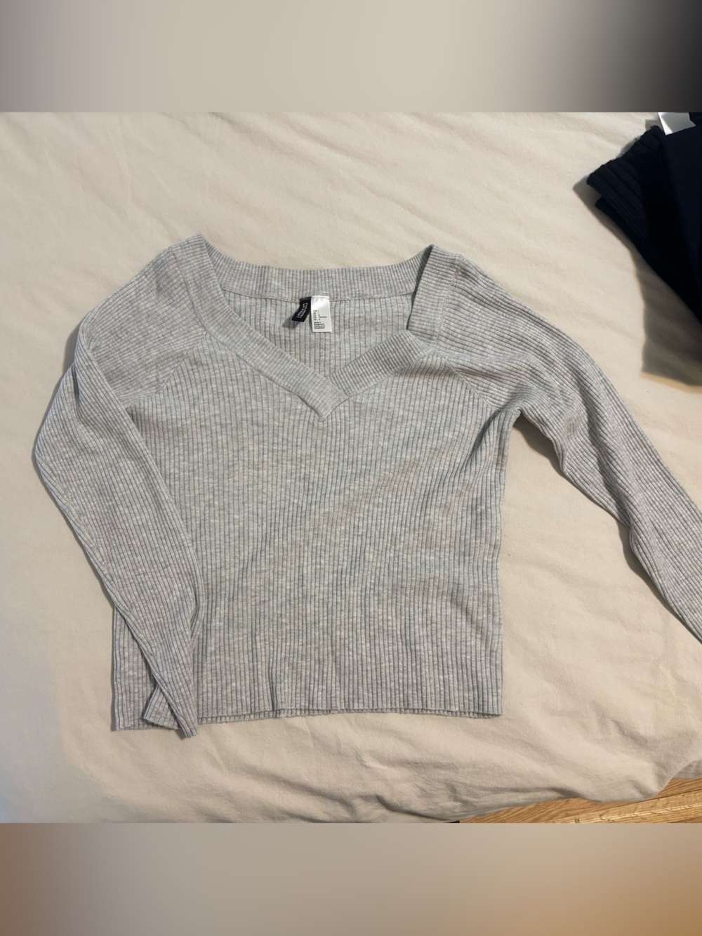 H&M Light Gray Ribbed V-Neck Sweater
